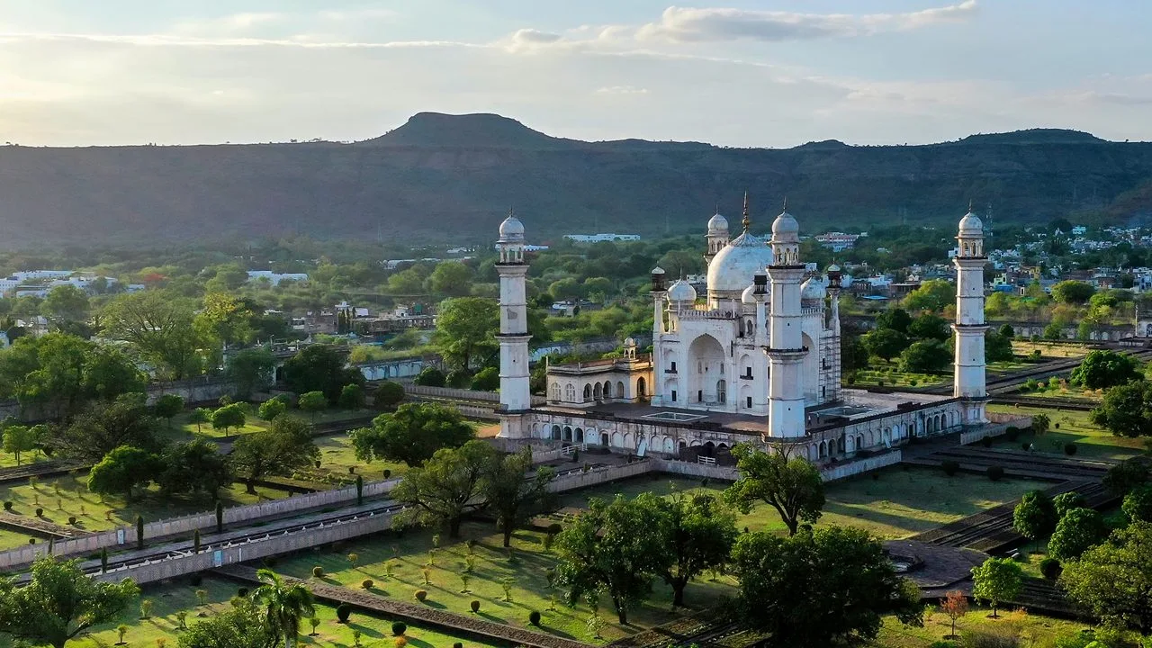 Bibi Ka Maqbara: A Glimpse into Mughal Architecture